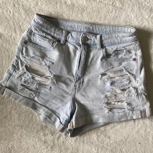 American Eagle 6 ripped light wash denim short shorts
